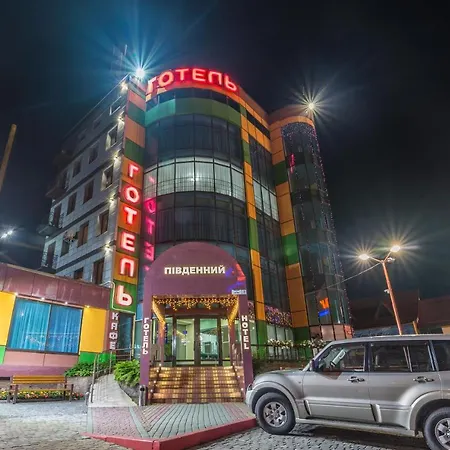 Pivdenniy Hotel *